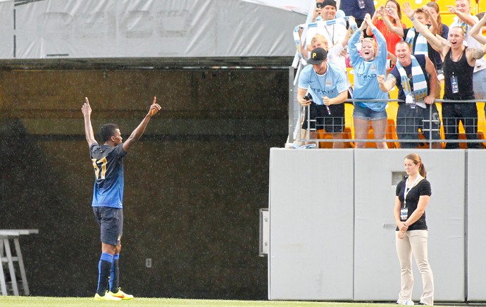Kelechi Ihenacho comemoração jogo Milan x Manchester City (Foto: Getty Images)