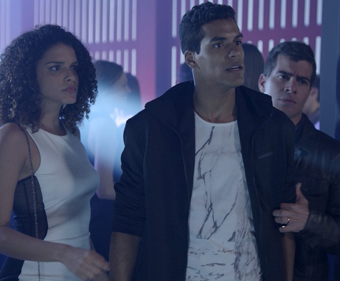 Ivan parte pra cima de Guto (Foto: TV Globo) Ivan parte pra cima de Guto (Foto: TV Globo)