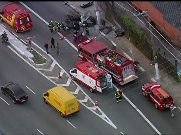 G Carro Bate Em Poste E Deixa Um Morto Na Avenida Washington Lu S