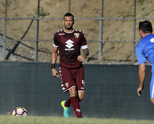 Pai de Castán vai à Itália e tem reunião na quarta por empréstimo ao Corinthians
