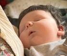 Bebê que nasceu com 7 kg se recupera  (Reprodução/BBC)