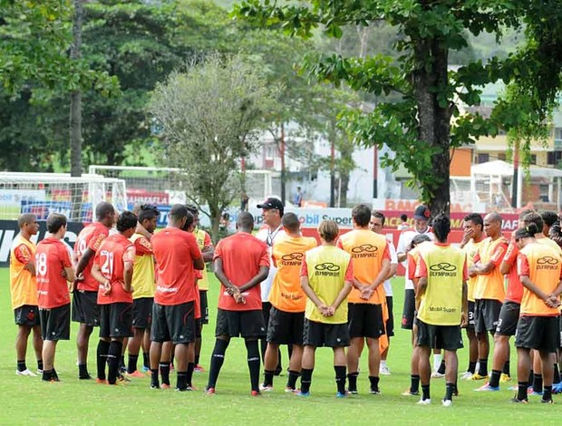 Joel Santana com elenco treino Flamengo (Foto: Alexandre Vidal / Fla Imagem)