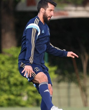 Victorino elogia Fabio e sai em defesa do goleiro: 