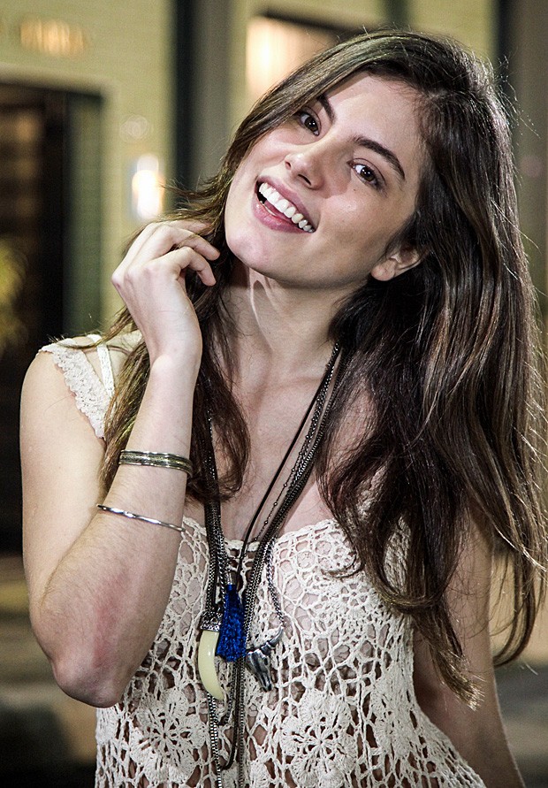 O mix de colares longos de Bianca (Foto: Camila Camacho / TV Globo)