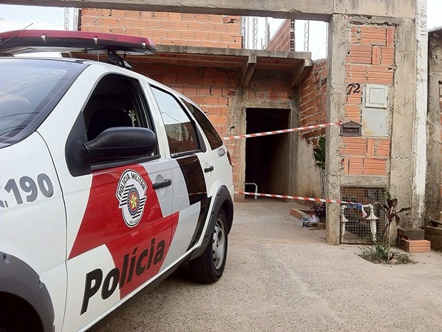 G Mulher Morta A Facadas Em Casa E Namorado Suspeito Diz