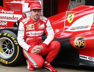 Fernando Alonso em sua primeira aparição com nova Ferrari F138 em Barcelona (Foto: Getty Images)