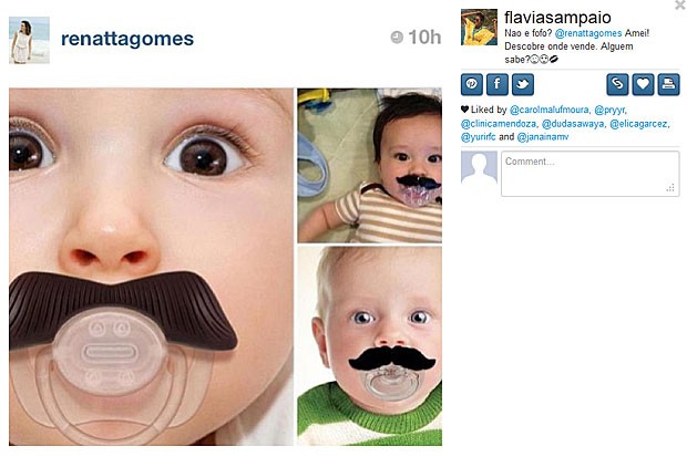 Flávia Sampaio se encanta com chupetinha engraçada (Foto: Instagram)
