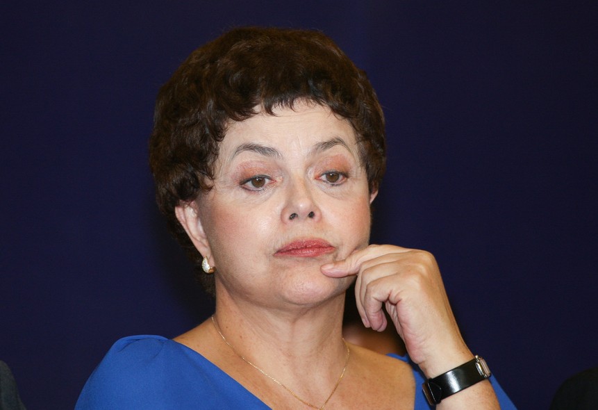 Câncer - Em 2009, Dilma foi diagnosticada com câncer linfático. No mesmo ano, superou a doença