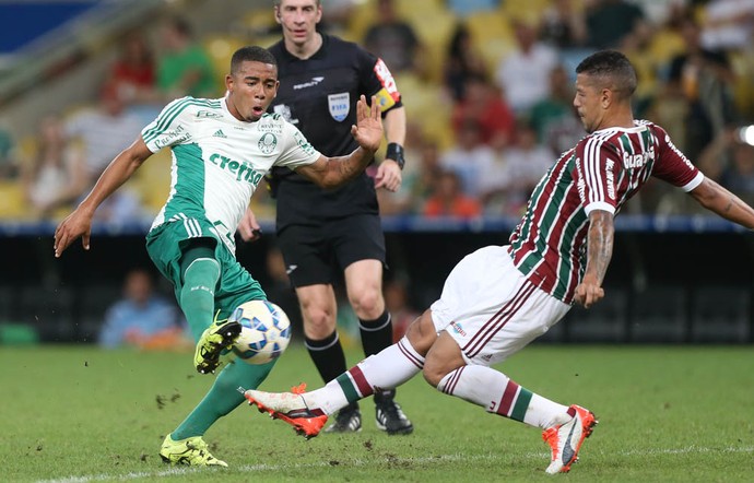 O Palmeiras agradece: dupla do Flu domina eleição de jogada mais bizarra