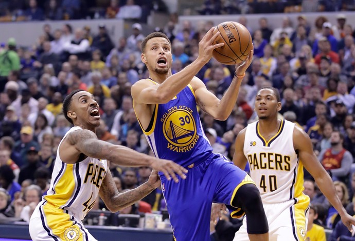 Stephen Curry foi decisivo mais uma vez, na vitória do Golden State Warriors sobre o Indiana Pacers (Foto: Getty Images)