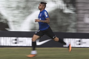 Em recuperação, Guerrero descarta folga e treina em dois períodos