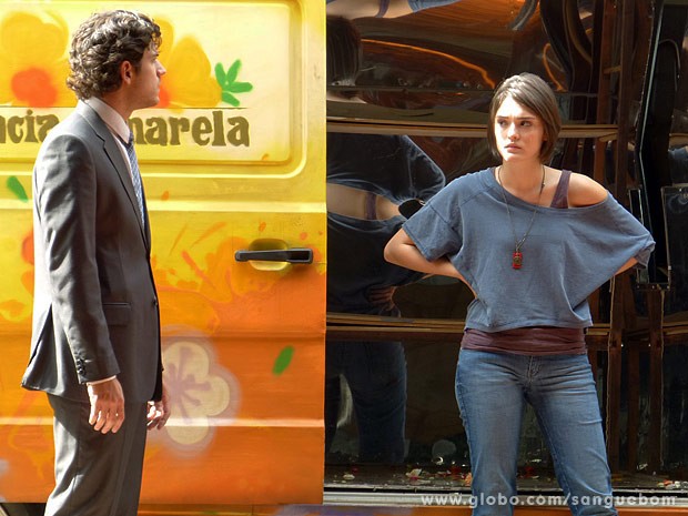 Bento fica arrasado ao ouvir que Amora renega o que viveu (Foto: Sangue Bom / TV Globo)