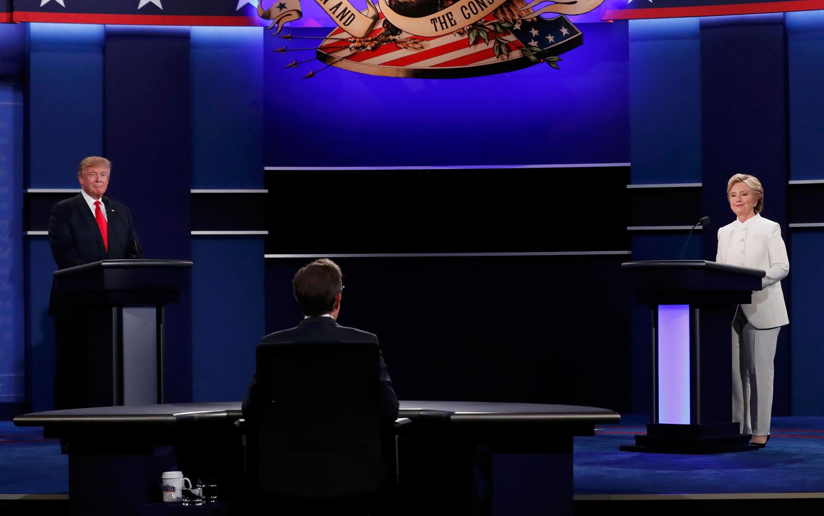 Donald Trump e Hillary Clinton participam do terceiro e último debate presidencial na Universidade de Nevada, em Las Vegas, na quarta (19) (Foto: Reuters/Mike Blake) Donald Trump e Hillary Clinton participam do terceiro e último debate presidencial na Universidade de Nevada, em Las Vegas, na quarta (19) (Foto: Reuters/Mike Blake)