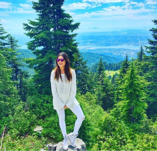 Thaila Ayala no Canadá para as filmagens de Pica-Pau (Foto: Reprodução/Instagram)