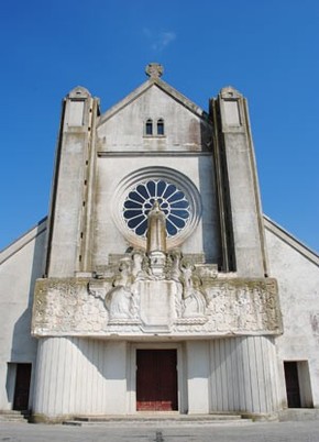 Com Menos Fieis Igrejas Vao A Venda Na Franca Economia G1