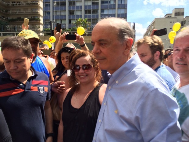 O senador José Serra (PSDB-SP) também compareceu na Avenida Paulista (Foto: Isabela Leite / G1)