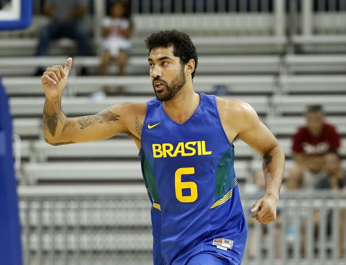 Augusto Lima (6) Brasil x EUA basquete pan-americano 2015 (Foto: Jeff Swinger/Reuters)