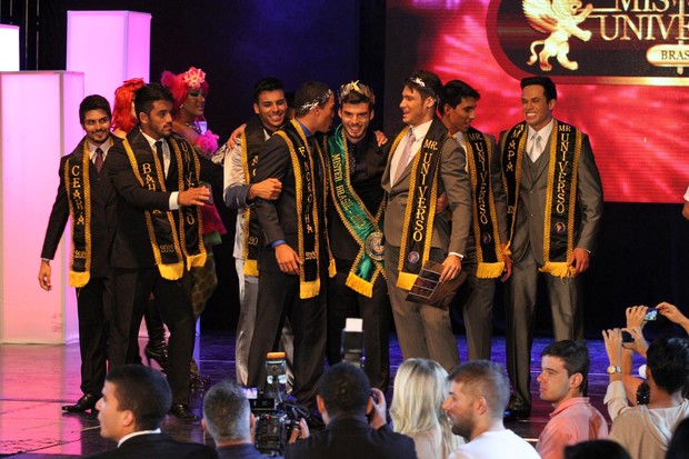 Lucas Kubitschek com outros concorrentes ao Mister Universo Brasil 2013 (Foto: Orlando Oliveira/ Ag.Brayan Celebrity/ Divulgação)