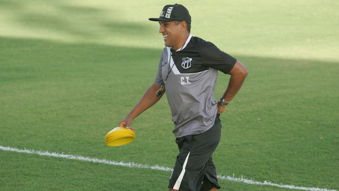 Silas Pereira comandou primeiro treino na nova equipe (Foto: Kléber A. Gonçalves) Silas Pereira comandou primeiro treino na nova equipe (Foto: Kléber A. Gonçalves)