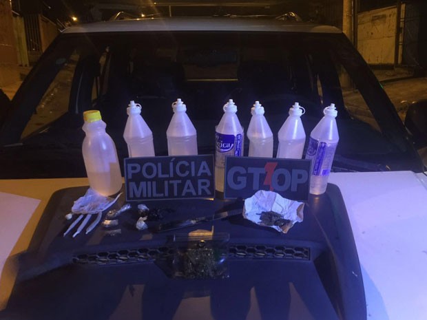 Frascos com lança-perfume apreendidos por policiais em festa no DF (Foto: Polícia Militar/Divulgação) Frascos com lança-perfume apreendidos por policiais em festa no DF (Foto: Polícia Militar/Divulgação)