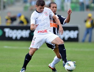 alex corinthians pierre atlético-MG (Foto: Pedro Vilela / Agência Estado)