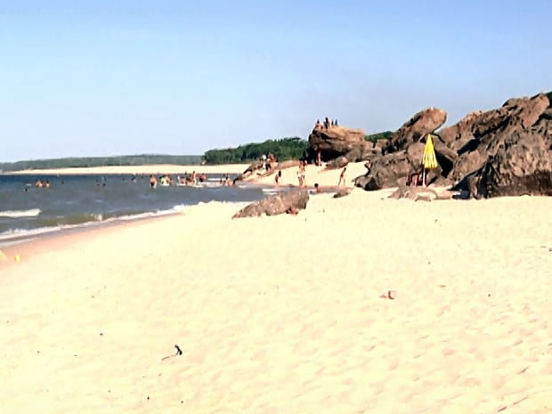 Praia de Ponta de Pedras durante o verão (Foto: Reprodução/TV Tapajós)