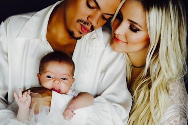 A cantora Ashlee Simpson e sua família (Foto: Instagram)