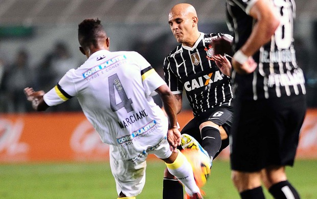 Fabio Santos, Santos x Corinthians (Foto: Marcos Ribolli)