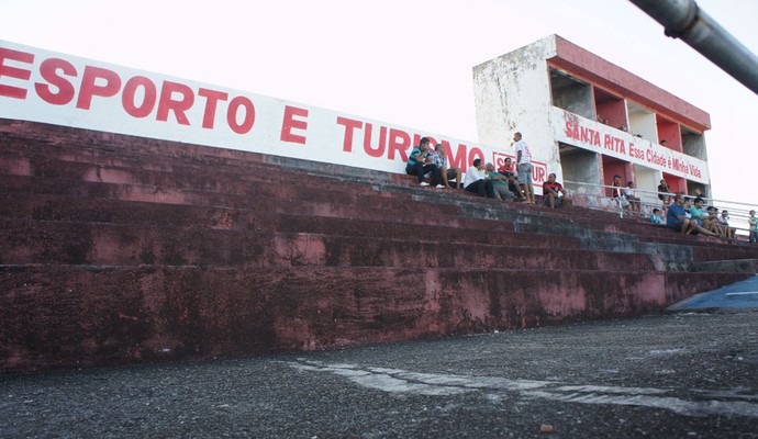 Estádio Teixeirão, em Santa Rita-PB (Foto: Renata Vasconcellos)