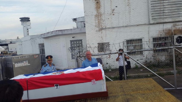 Caixão Gustavo Encina Paraguai acidente Chapecoense (Foto: Reprodução/ABC Cardinal)