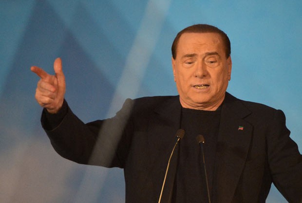 O ex-premiê italiano Silvio Berlusconi discursa nesta quarta-feira (27) em Roma (Foto: Reuters)