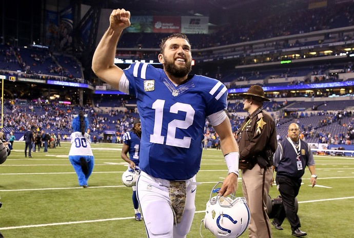 NFL - Andrew Luck vitória do Indianapolis Colts sobre o Denver Broncos (Foto: Andy Lyons / Getty Images)