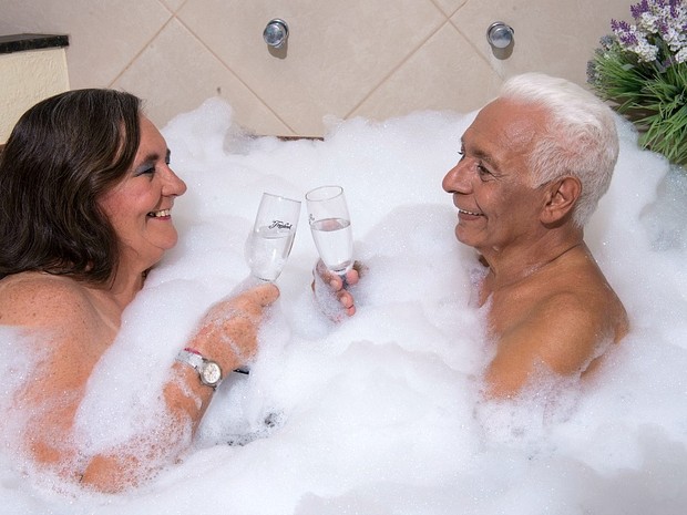 Idade dos casais varia entre 55 e 85 anos (Foto: Chico Batata/Agecom)
