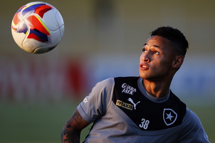 Do título da Série A ao acesso à elite Neilton garante sentir mesma emoção