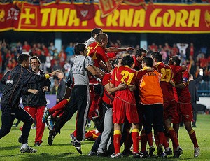 invasão de torcedores inglaterra x montenegro (Foto: Reuters)