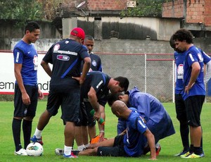 Souza sente lesão na coxa durante treino do Bahia (Foto: Divulgação/E.C. Bahia)
