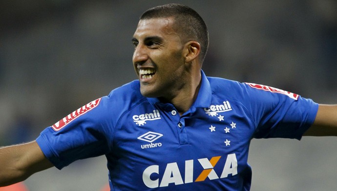 Ramon Ábila, atacante do Cruzeiro (Foto: Washington Alves/Light Press)