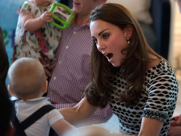 Kate Middleton com o filho, George, em Wellington, na Nova Zelândia (Foto: Marty Melville/ AFP)