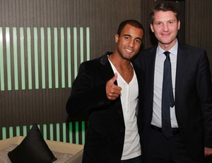 Lucas chega a Doha e se junta ao Paris Sain-Germain (Foto: PSG.FR)