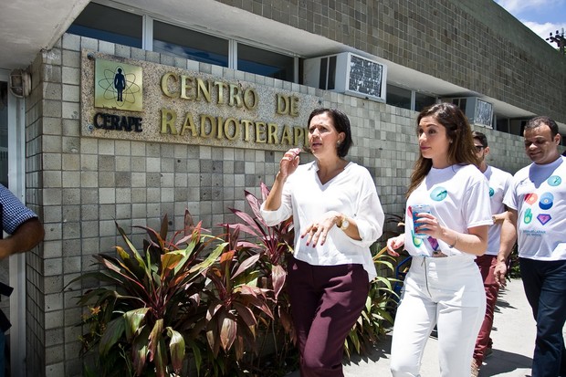 Maria Melilo visita o Hospital do Câncer de Pernambuco (Foto: Marcelo Loureiro / AgNews)
