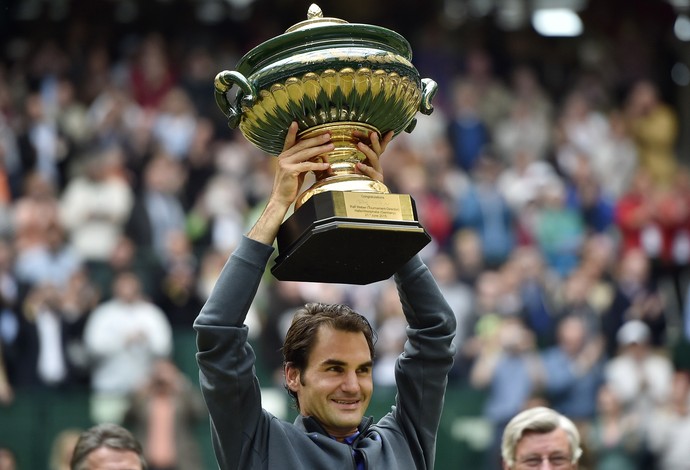 Roger Federer é campeão em Halle (Foto: AP Photo/Martin Meissner)