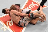 Com a mão pesada de sempre, Lineker supera Ian McCall e complica o UFC Com a mão pesada de sempre, Lineker supera Ian McCall e complica o UFC
