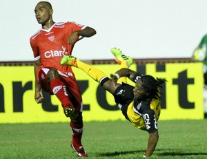 Os clubes devem ser punidos por casos de racismo dos torcedores?