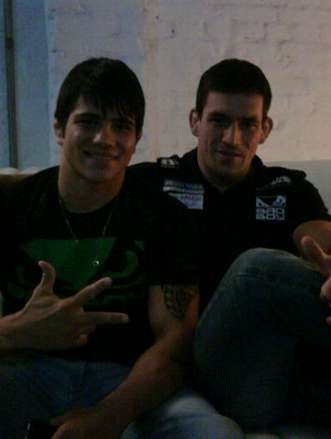 Erick Silva e Demian Maia posam juntos em São Paulo (Foto: Reprodução/Twitter)