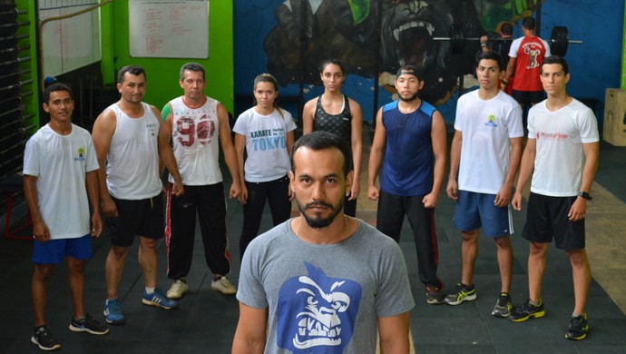 Karatecas aderem crossfit para se preparar para o Brasileiro (Foto: Jheniffer Núbia) Karatecas aderem crossfit para se preparar para o Brasileiro (Foto: Jheniffer Núbia)
