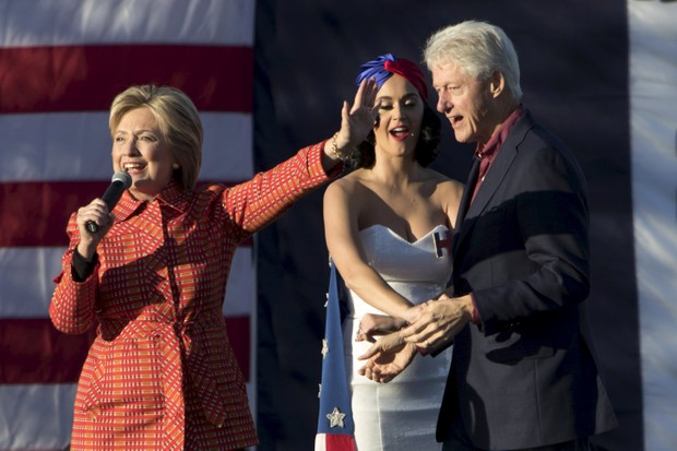 Hillary, Bill Clinton e Katy Perry (Foto: REUTERS/Scott Morgan)