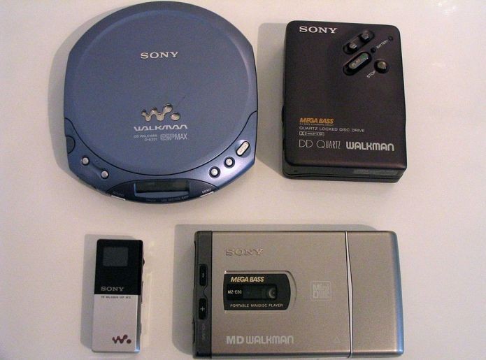 Os vários modelos de Walkman juntos (Foto: Wikimedia Commons)