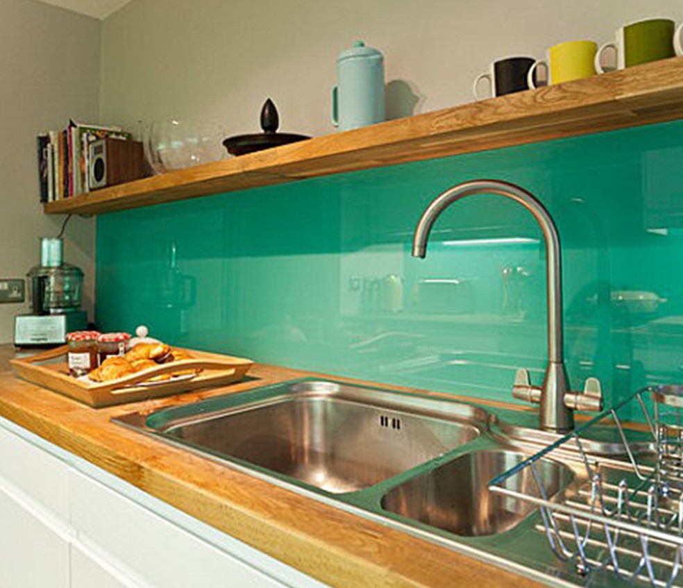 Um revestimento novo na cozinha pode ter a tonalidade de cor que voc&ecirc; quiser (Foto: Divulga&ccedil;&atilde;o)