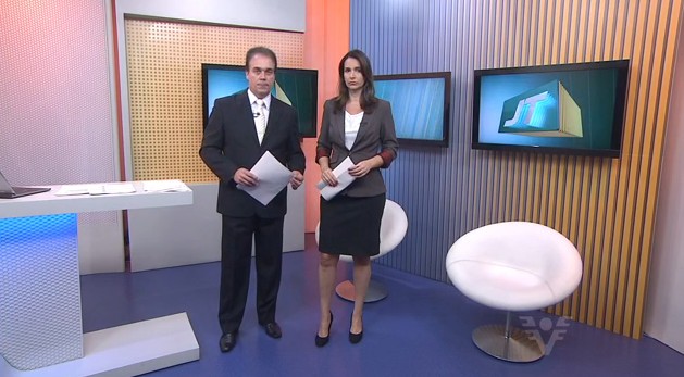 Vanessa Machado e Tony Lamers no Jornal da Tribuna 1ª edição (Foto: Reprodução/TV Tribuna)