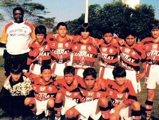 Ramon pequeno com a camisa do Flamengo (Foto: Divulgação)